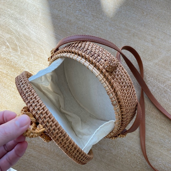 Rattan roundie round bag with cloth lining and leather strap - Picture 2 of 2